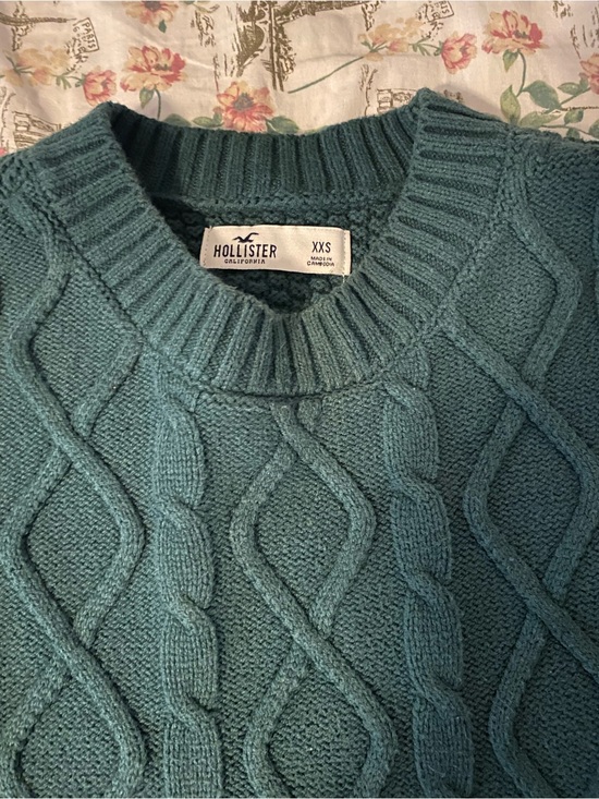 Sweaters - Hollister Green Cable Knit Sweater – Size XX-Small